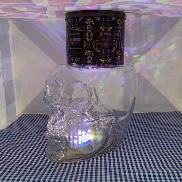 BBW 2021 Halloween Color Changing Skull Stand - Picture 6 of 8